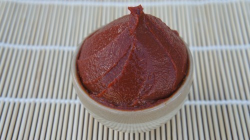Le miso est une pâte de soja lacto-fermenté, riche en protéines